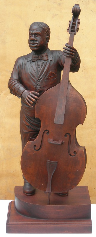 Саксофонист, вид 2, деревянная скульптура. Резьба по дереву. Vip сувениры.