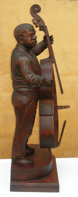 Саксофонист, вид 3, деревянная скульптура. Резьба по дереву. Vip сувениры.
